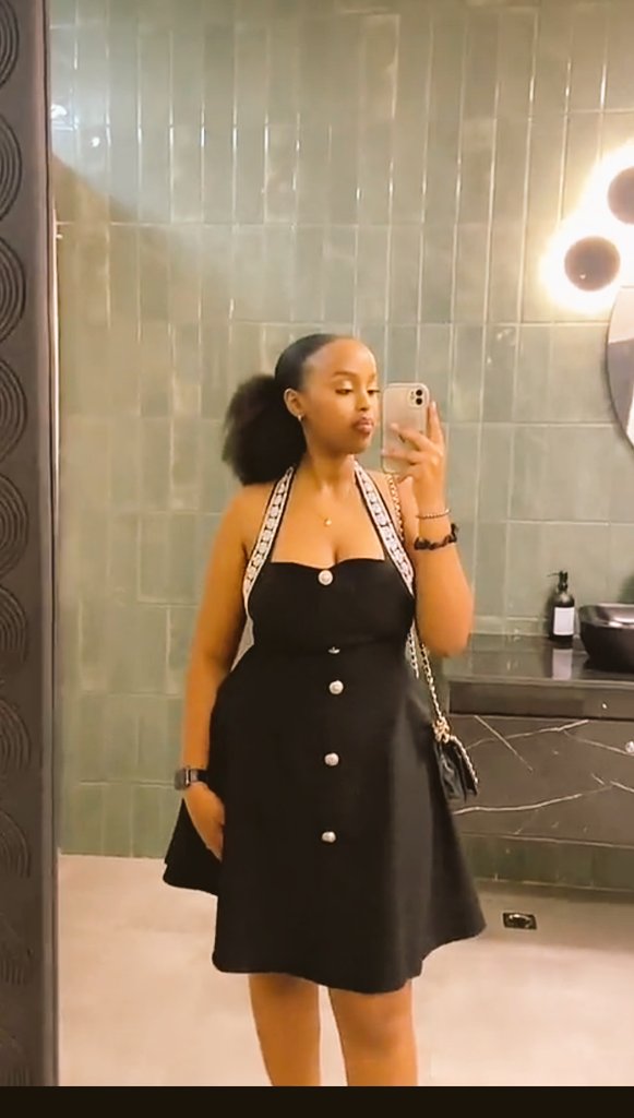 _kmoriah's tweet image. Your queen has arrived 😜😜💵🙌