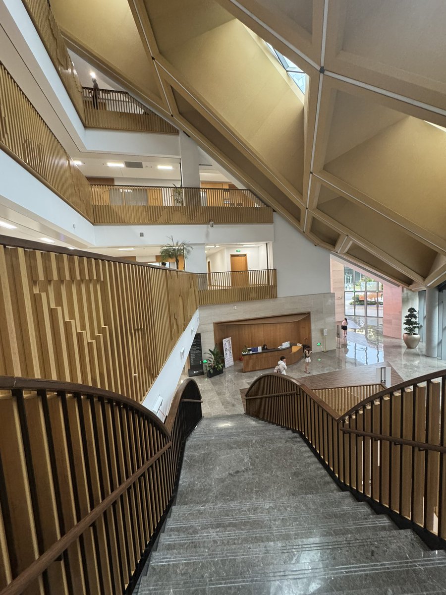 来上课了！听听大佬讲，构建AI与区块链去中心化未来！

<a href="/SentientAGI/">Sentient</a>  <a href="/OurTinTinLand/">TinTinLand</a>