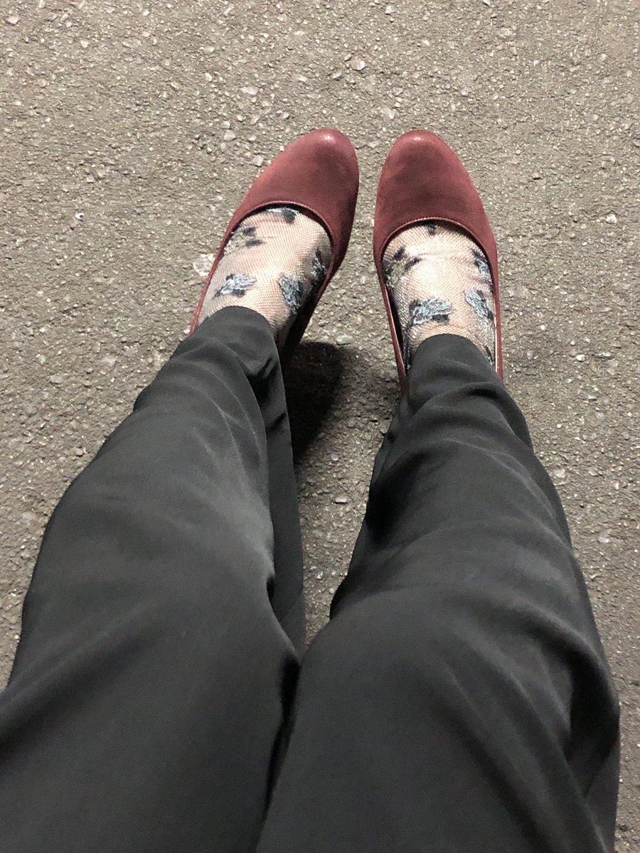 ◇talk to myself◇

気分乗らないけど
電車🚃に揺られ
birthday dinner🍽️に行ってきます。

昼過ぎまで
ドタキャンしようかとも悩んだけど

美味しいモノ😋食べて
気分切り替えよー。

気分挙げ切らずパンツルックで
いざ❕

#アドマテックス #spheres
#ソフトテニス #応援団📣
#サポートスタッフ