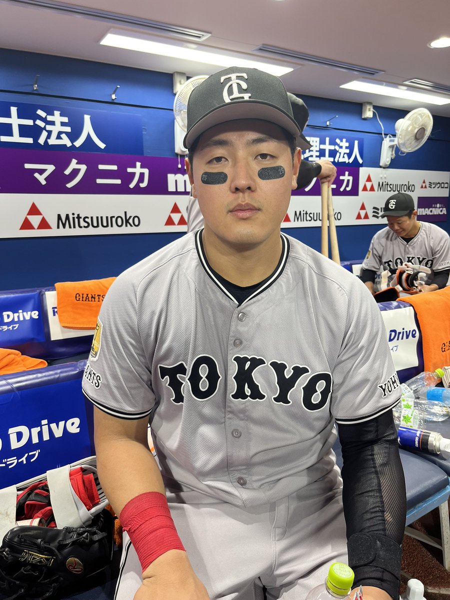 【一軍】vs DeNA
(試合終了) G 9-8 De

4安打3打点の大活躍！岡本和真選手！
ナイスバッティング！！

#新風 #ジャイアンツ #証明写真