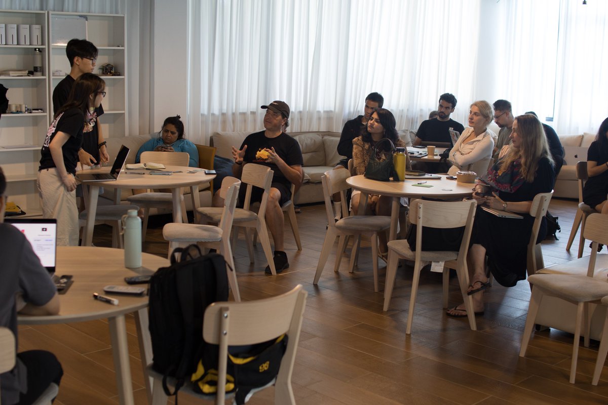 GrowlySuite's tweet photo. [3/3] 
We wrapped up with some great questions on how to try out Suite. The answer is https://t.co/v3fMmK5O71.

Grateful for the chance to connect with such a vibrant community envisioned by @balajis 🙏

Big shoutout to Arthur for capturing the moments! 📸 (IG: art_martin_photo) https://t.co/UmgLdFNf8V