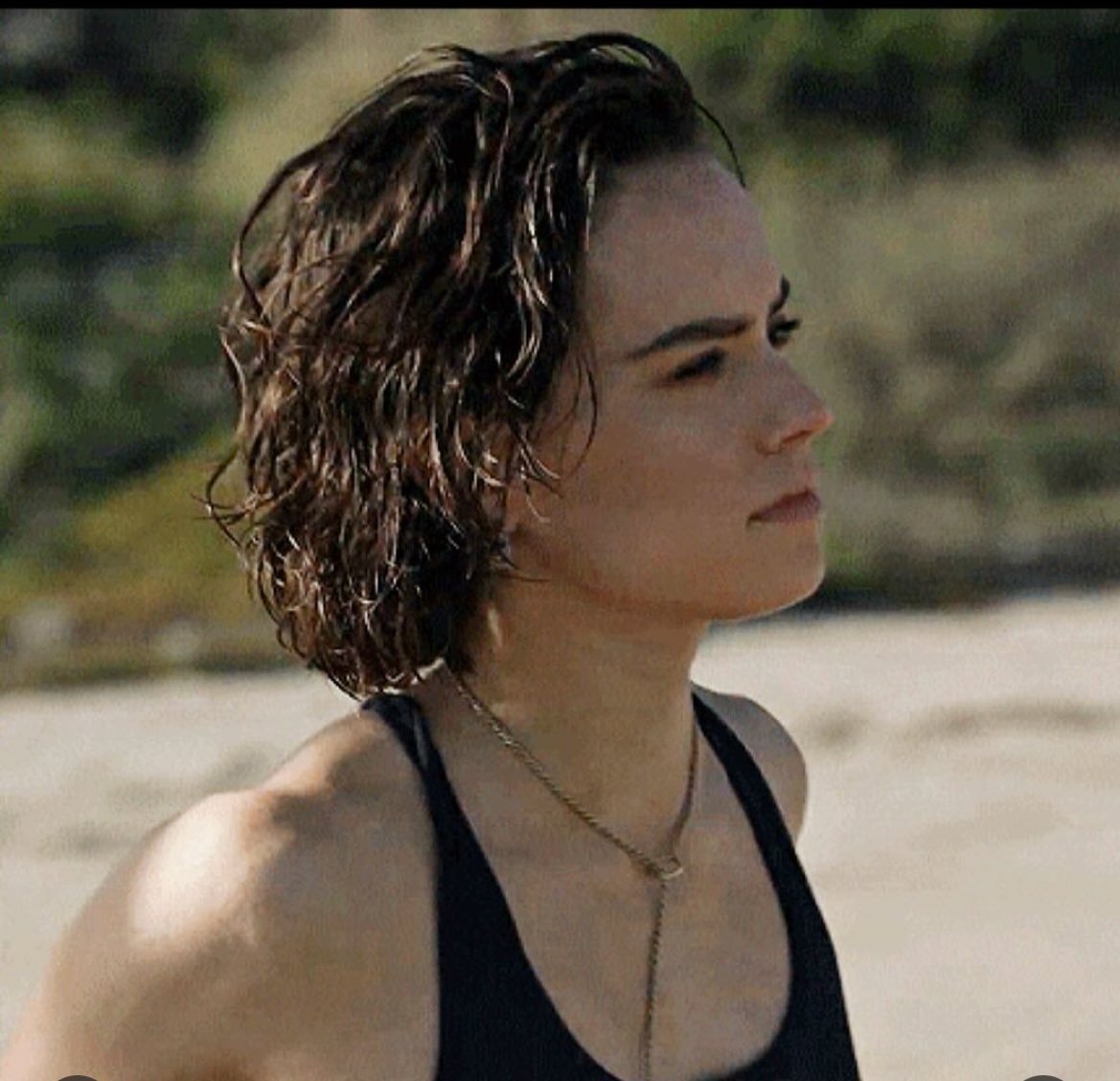 callamdenot's tweet image. Daisy Ridley ’ s shoulder muscle 🫦