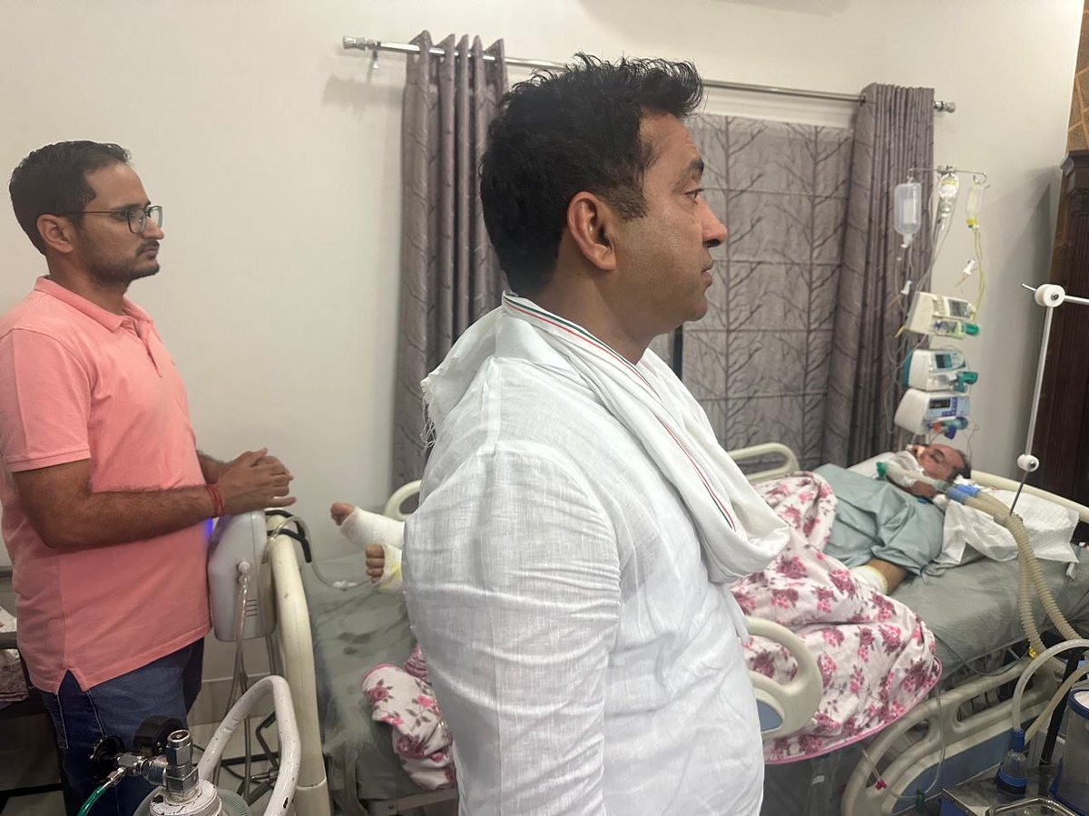 Rahul Kaswan (@rahulkaswanmp) on Twitter photo बीकानेर पहुंचकर मजबूत किसान नेता और पूर्व नेता प्रतिपक्ष रहे श्री रामेश्वर जी डूडी के स्वास्थ्य की जानकारी ली।
ईश्वर से प्रार्थना करते हैं कि डूडी साहब शीघ्र स्वस्थ होकर हमारे बीच आएं और जनसेवा के कार्यों को आगे बढ़ाएं।
<a href="/RameshwarDudi/">Rameshwar Dudi</a> <a href="/SushilaDudiMLA/">Smt Sushila Rameshwar Dudi</a> बीकानेर पहुंचकर मजबूत किसान नेता और पूर्व नेता प्रतिपक्ष रहे श्री रामेश्वर जी डूडी के स्वास्थ्य की जानकारी ली।
ईश्वर से प्रार्थना करते हैं कि डूडी साहब शीघ्र स्वस्थ होकर हमारे बीच आएं और जनसेवा के कार्यों को आगे बढ़ाएं।
<a href="/RameshwarDudi/">Rameshwar Dudi</a> <a href="/SushilaDudiMLA/">Smt Sushila Rameshwar Dudi</a>
