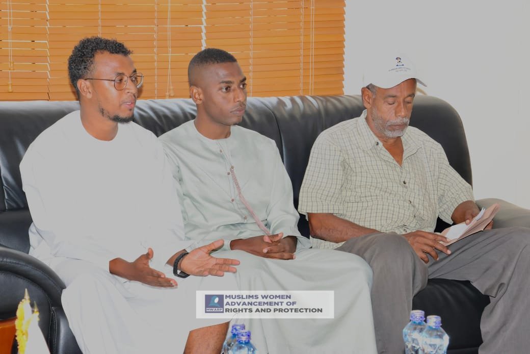Mwarpkenya's tweet image. ✨ Building Bridges for Peace and Security in Lamu ✨

Yesterday, @Mwarpkenya joined #leaders, #community voices, and key #stakeholders at a high-level peace and security forum hosted at the Governor’s Office in Lamu County.

The discussions centered on strengthening community