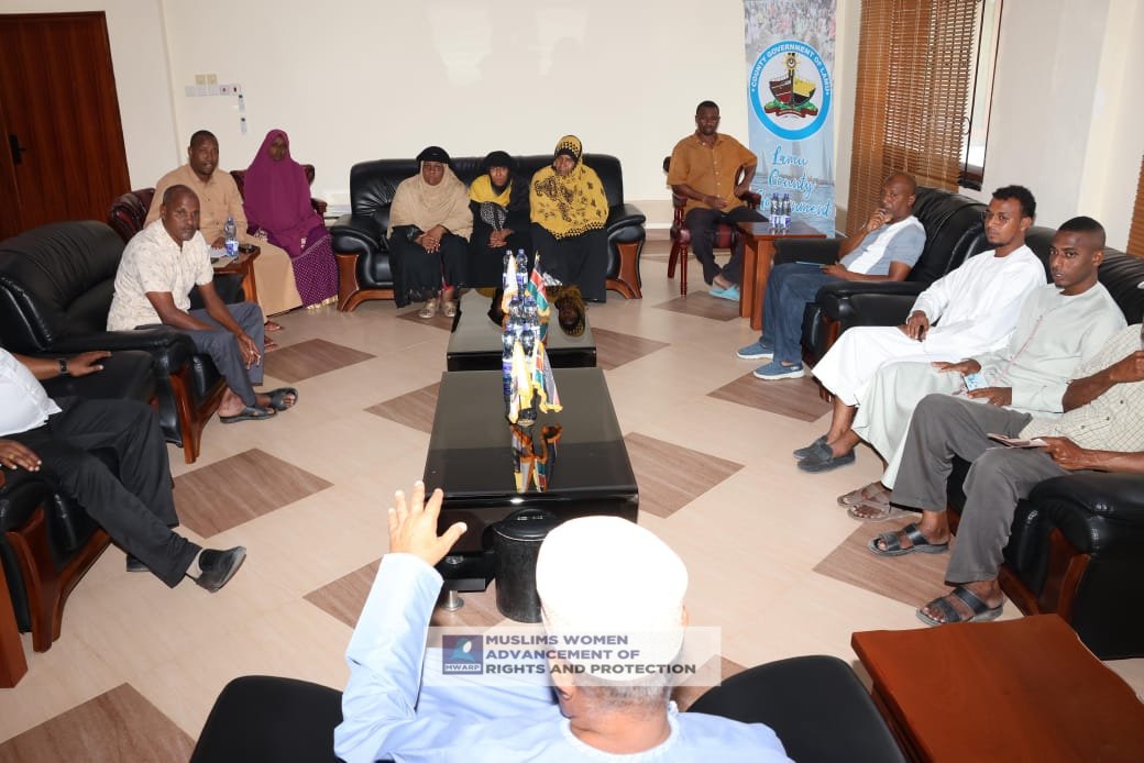 Mwarpkenya's tweet image. ✨ Building Bridges for Peace and Security in Lamu ✨

Yesterday, @Mwarpkenya joined #leaders, #community voices, and key #stakeholders at a high-level peace and security forum hosted at the Governor’s Office in Lamu County.

The discussions centered on strengthening community