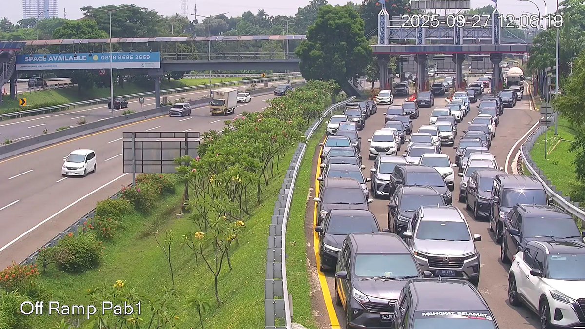 infotolbsd's tweet image. 12:06 WIB lalin Exit Pondok Aren 1 ada antian kendaraan imbas volume lalin di arteri tegal rotan,tetap hati-hati saat berkendara dan jaga jarak aman anda.
@TMCPoldaMetro @RadioElshinta @SonoraFM92