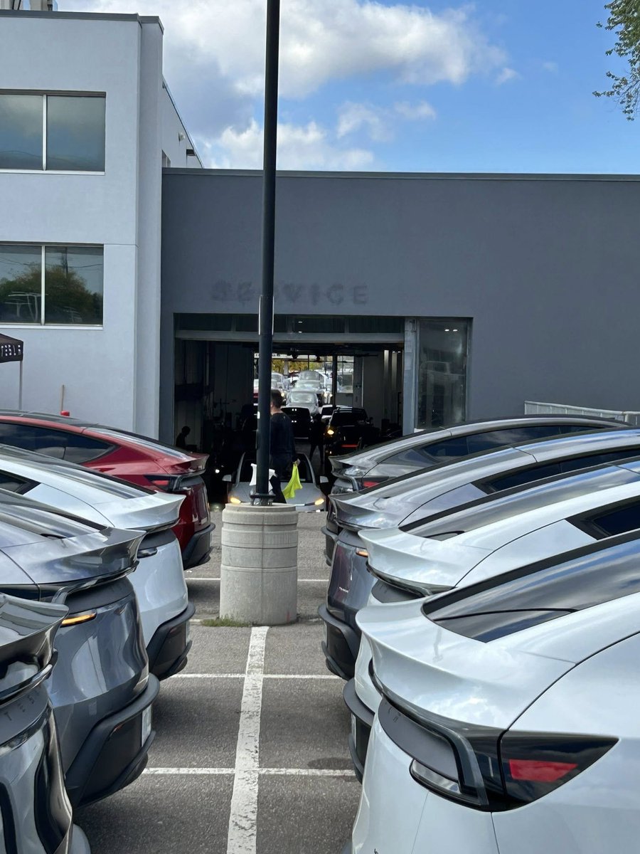 Drive Tesla 🇨🇦 tweet media