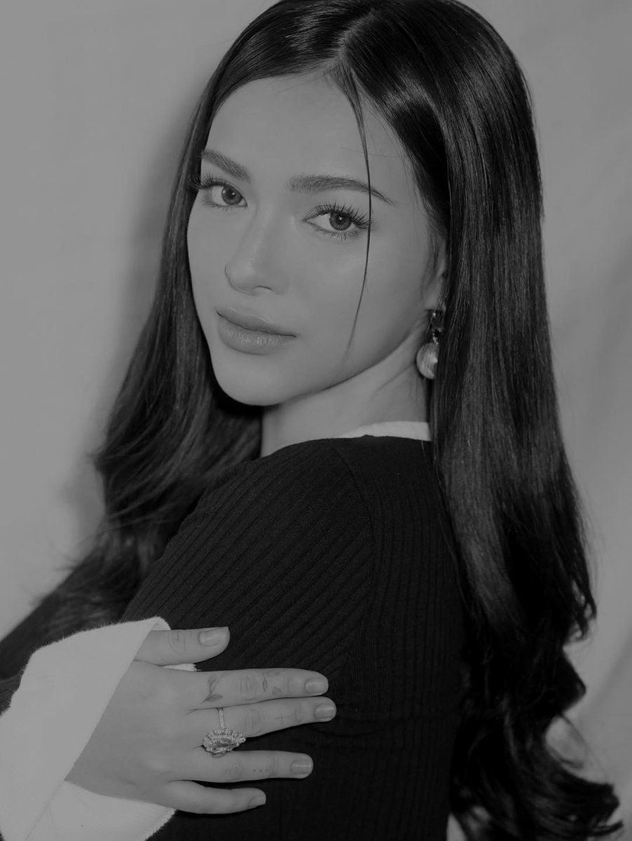 BELLEAlME's tweet photo. @TamagoPost ㅤ
ㅤ
𝗖𝗔𝗧𝗛𝗘𝗥𝗜𝗡𝗘 𝗔𝗠𝗔𝗥𝗔 𝗧𝗔𝗡𝗢𝗧𝗢.      𝟭𝟵𝟵𝟱.

Detik ini ingin punya anak, lima detik selanjutnya ingin jadi wanita karir (sudah), lima detik selanjutnya ingin menikah.

Calon kawan, apakah suka berubah-ubah juga keinginannya?
ㅤ
ㅤ https://t.co/SH9QfD6Sc3