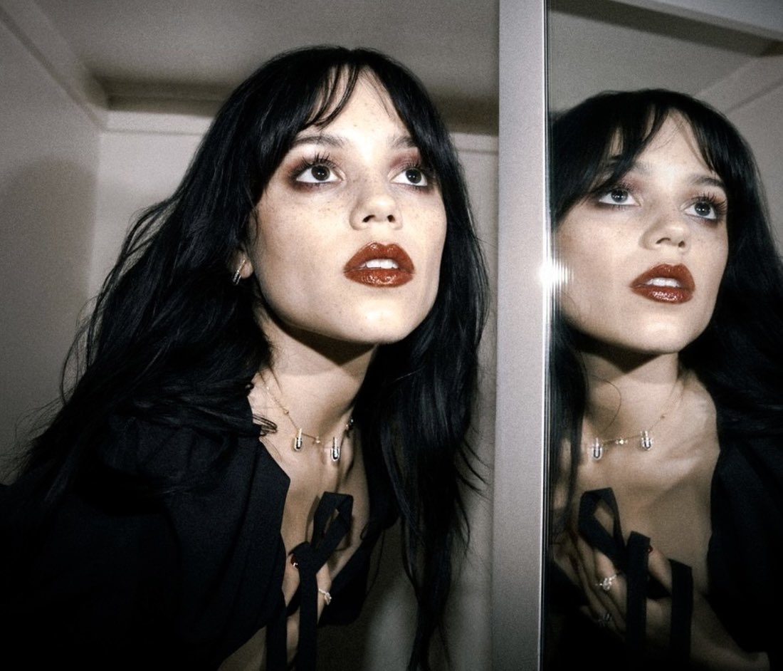 paralysxs's tweet photo. jenna ortega as a vampire… drink my blood. https://t.co/UjgXi7f7rM
