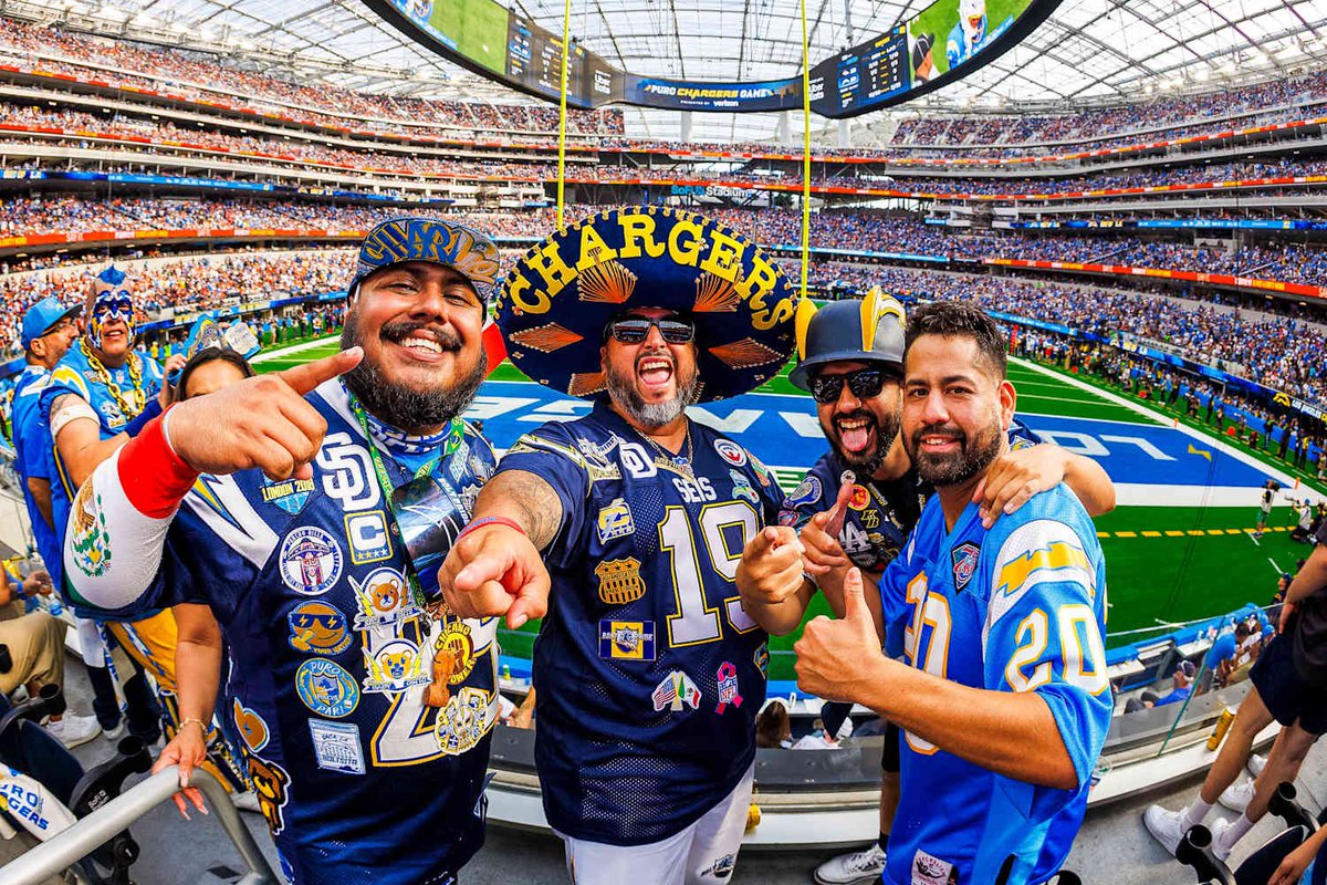 LosAngelesRayos's tweet photo. First home game of the season…

#LosRayos #BoltUp #Boltpride
⚡️🔌🔋 https://t.co/zb3uBpuZtI