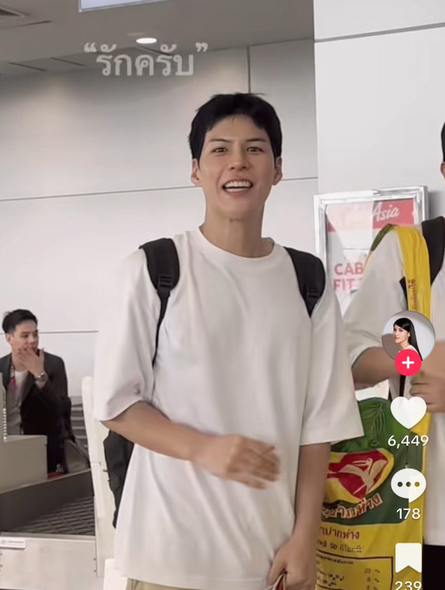 ชั้นไปเจอคลิปที่คัลแลนไปเจอfcแล้วจู่ๆก็บอก"รักครับ" เค้าอ่ะแกร คนเราเค้าบอกรักกันง่ายๆแบบนี้เลยหรอ สมมุติเป็นชั้นคงสลบตรงนั้นอ่ะ 55555555 #คัลแลน