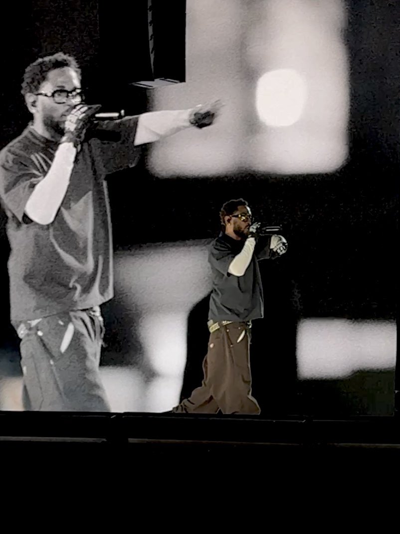 Michel_mts's tweet photo. Así de cercas vimos al patrón. 🫡🤎

#KendrickLamar #KendrickLamarMexico https://t.co/SbTYUMYaON