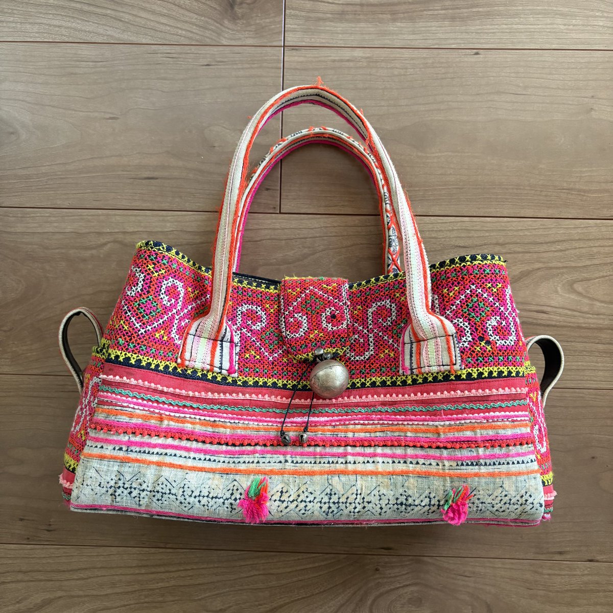 outauni's tweet image. 🍒「Cherry Coke mini」(72)🍒

ひょんなことから三宿ツアー。
あの学校のところ、15年ぶりくらいに行ったらめちゃくちゃ進化しててびっくり😳

・ねこT /神田のおじさん店
・お花スカート/ 母お古
・靴下/ adidas
・靴/ adidas
・エスニックバッグ/ 皆吉（勝沼）

#cherrycoke #outauni #おおたうに