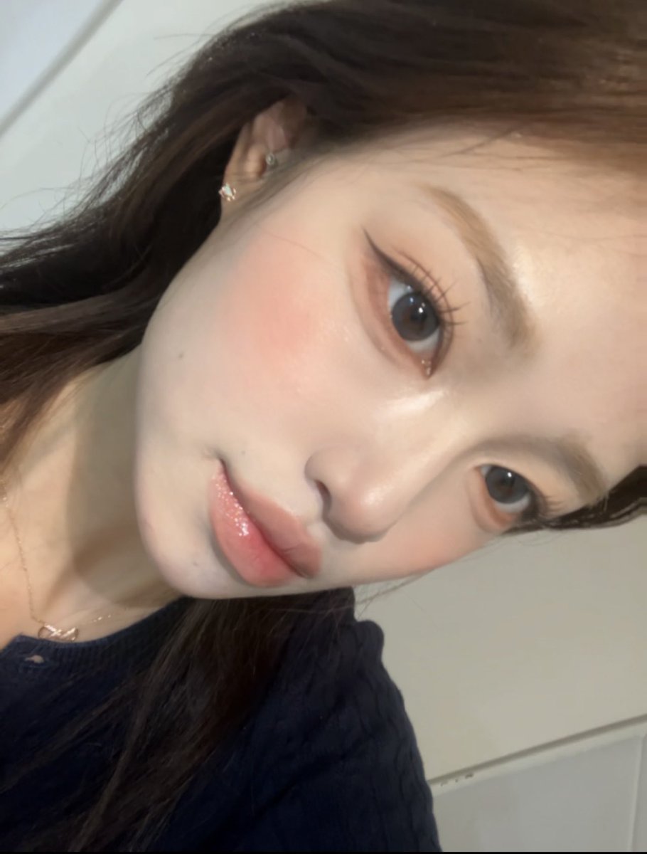 부힛 tweet media