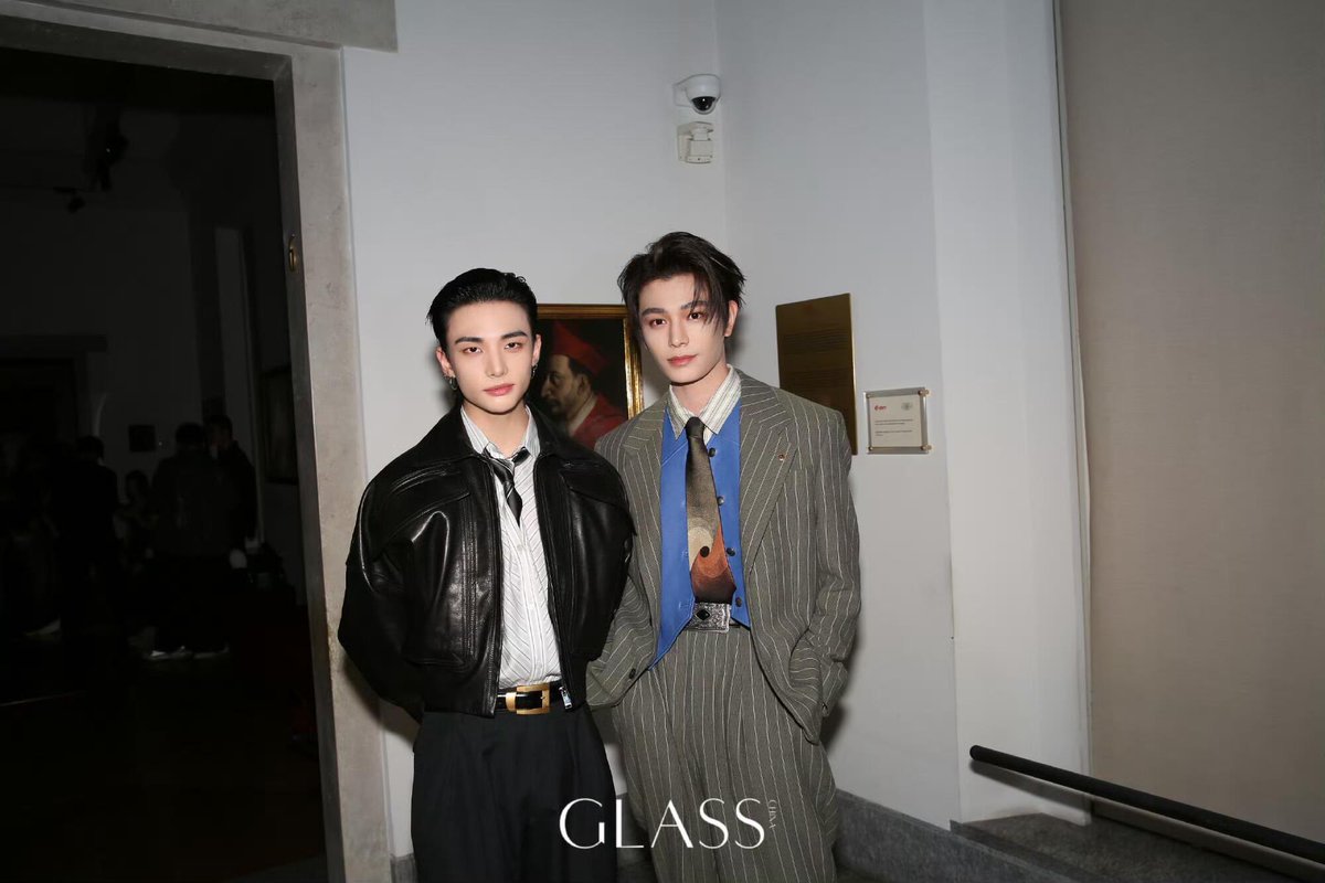 sunrabbit__'s tweet image. #DingYuxi with Hyunjin as Versace Global Ambassadors

DING YUXI AT VERSACE MFW
#DingYuxi_VersaceMFW