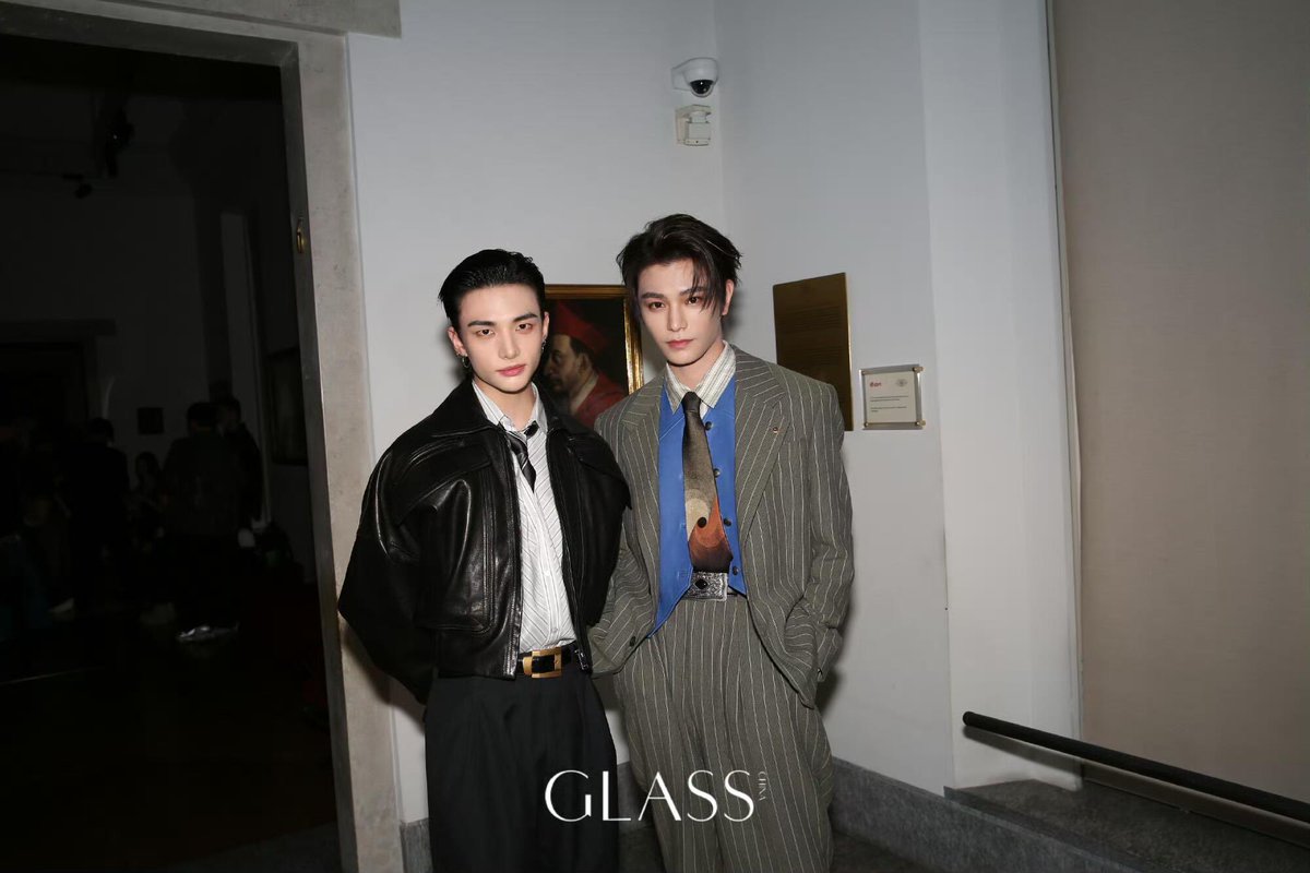 sunrabbit__'s tweet image. #DingYuxi with Hyunjin as Versace Global Ambassadors

DING YUXI AT VERSACE MFW
#DingYuxi_VersaceMFW