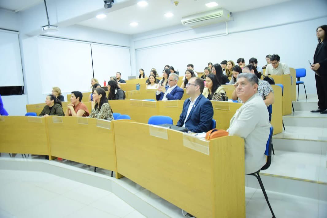 Participe en el Seminario Internacional de Relaciones Públicas “Relatos que conectan culturas y personas “, organizado por la  carrera de RRPP de la Universidad Americana y <a href="/apacerppy/">Asociacion Paraguaya de Ceremonial y R.R.P.P.</a>  donde hablé  de los mitos y clichés que existen en torno a las #RRPP

Gracias por la invitación