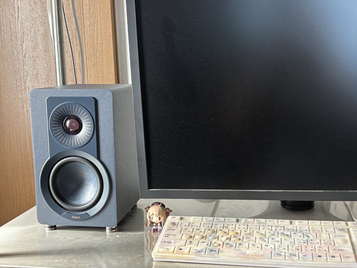 G5000G's tweet photo. DALIのKUPIDをデスクトップ用に導入しました。
#５つの色のスピーカー https://t.co/JO97YjBEW2