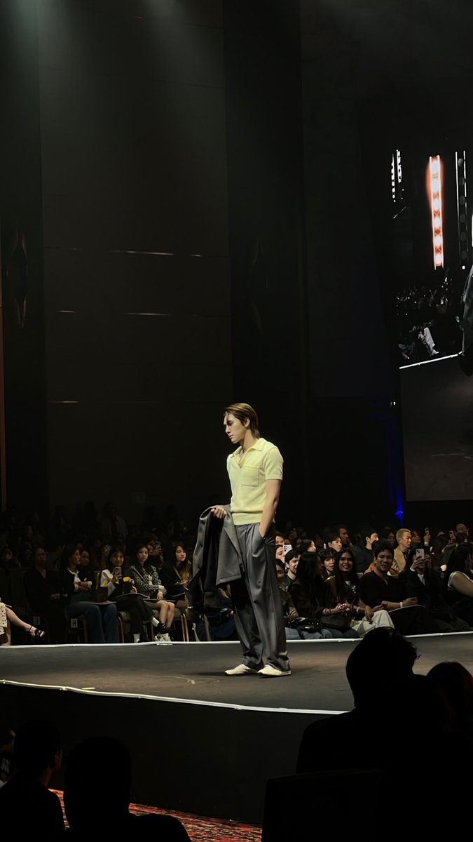 ‎‏ً tweet media