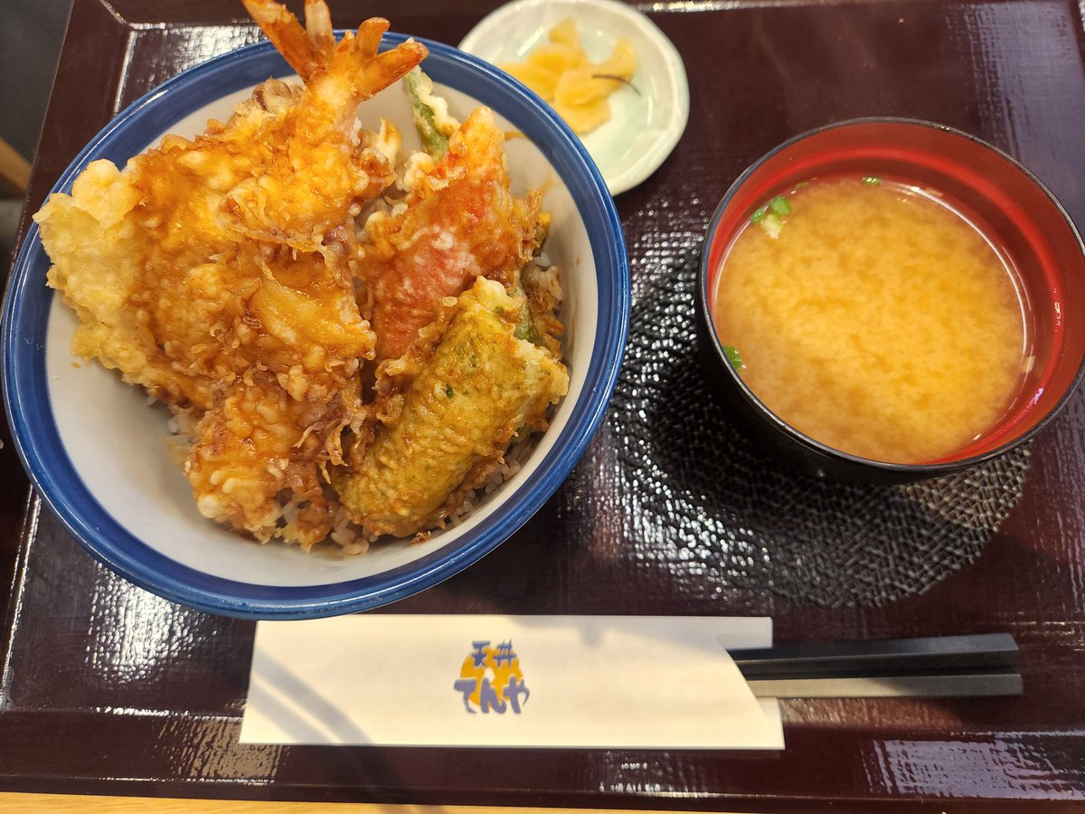 sa8kas's tweet photo. 今日は相方さんとてんやでランチです🎵😋
いろどり天丼美味しかった～✨🍜

#てんやランチ https://t.co/wWGhTrF086