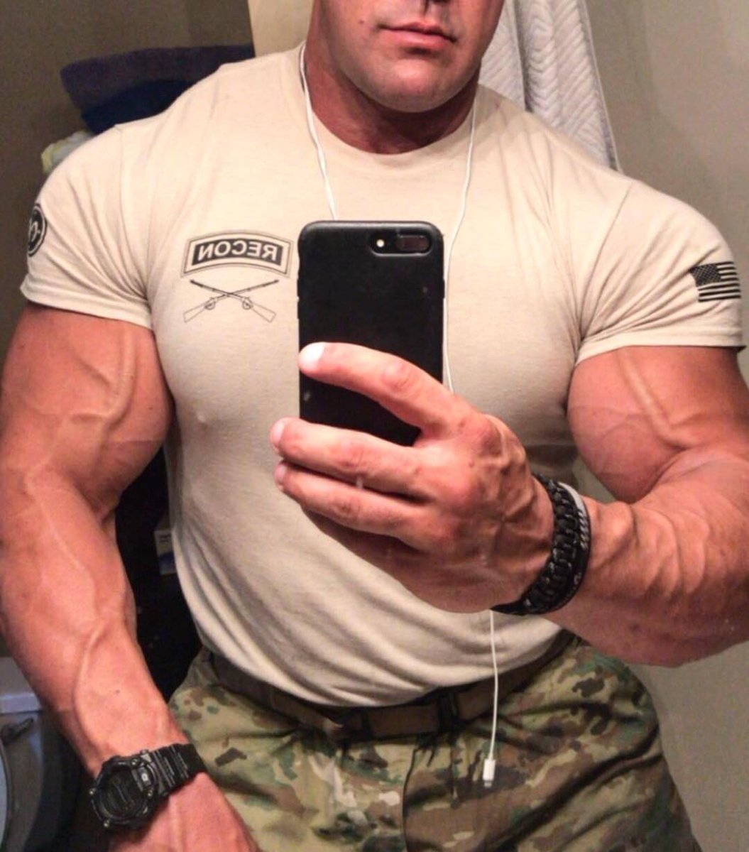 Mancmanninman tweet media