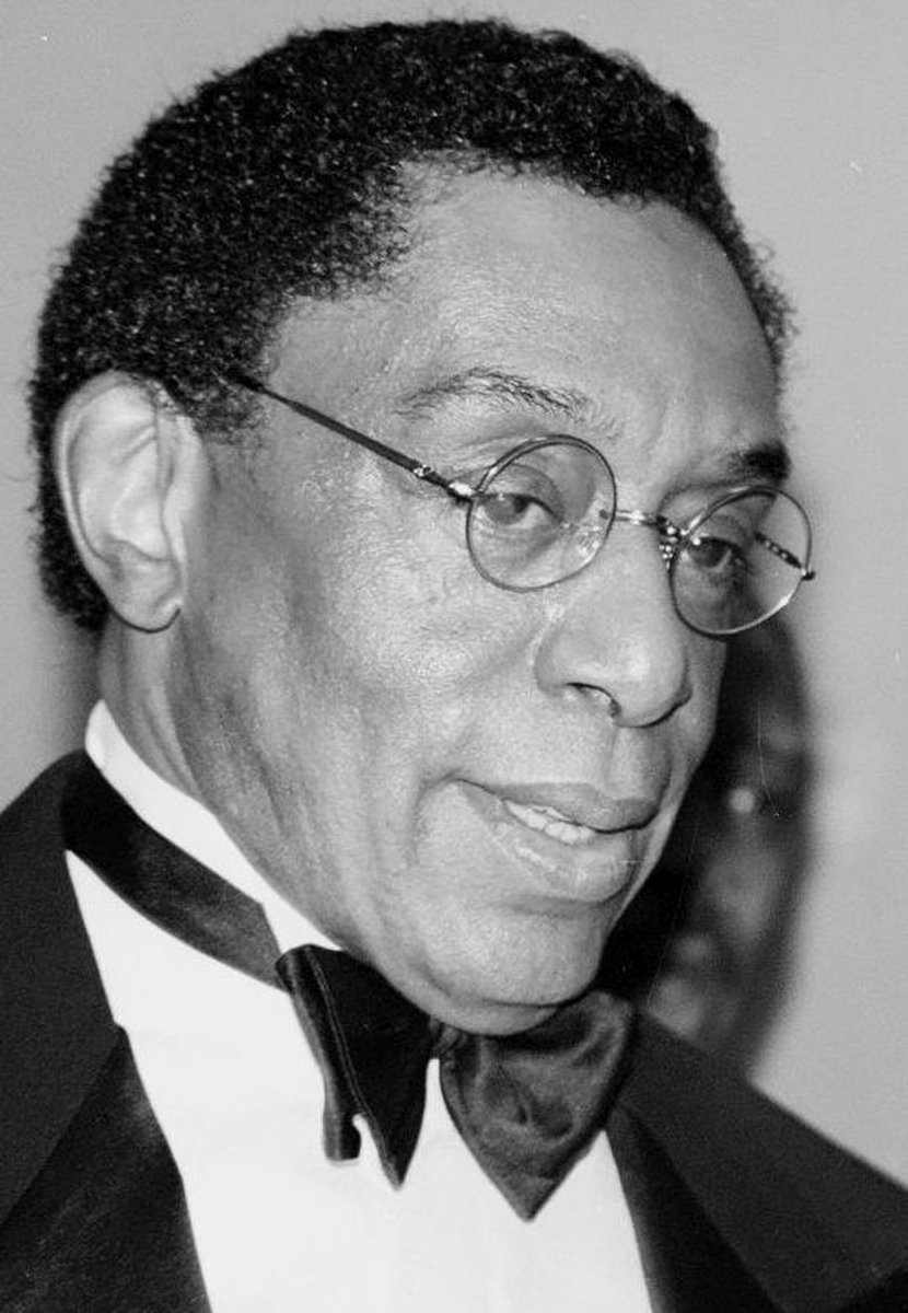 AfroUniverse1's tweet photo. TODAY’S AFRO BIRTHDAYS ! SOUL TRAIN HOST, DON CORNELIUS ! ACTOR, GREG MORRIS ! RAPPER, LIL WAYNE ! NFL PLAYER, DARRENT WILLIAMS ! #DonCornelius #GregMorris #BlackExcellence #BlackHistory https://t.co/8ZTkbhpWBv