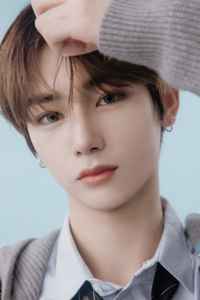 anxntaku's tweet photo. 조우안신 얼빡사진에서 권력이느껴짐 존나 잘생겼네 https://t.co/aMU1hQ72W8
