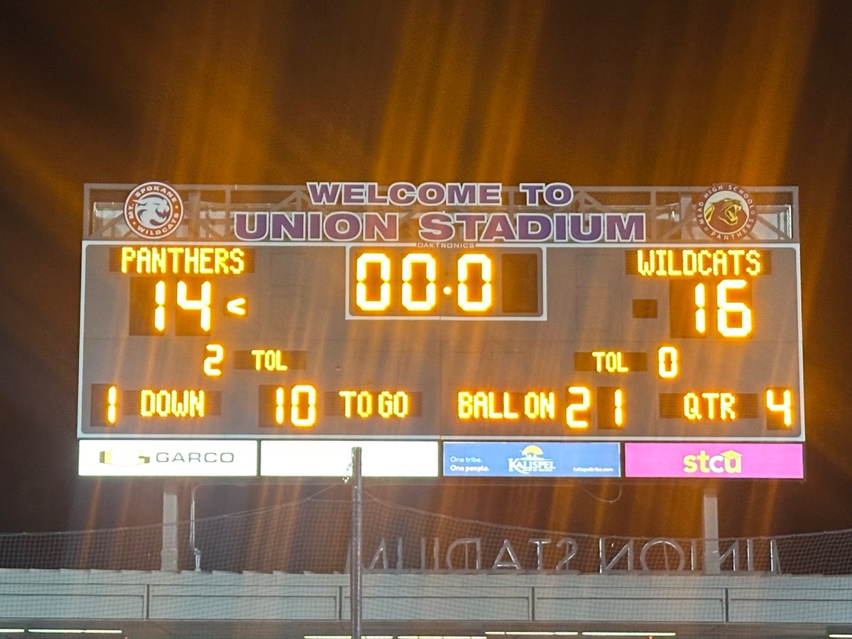 Wildcat varsity football wins a thriller at Union Stadium tonight versus the Mead Panthers.
Student sections were amazing and the play on the field was awesome!
Go Cats!
