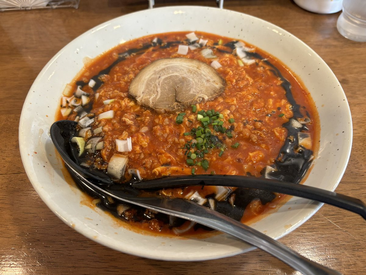 都賀遙/アシノ【M3春お-23a】 (@tsugasn) on Twitter photo 地元の最推しラーメン屋、武蔵新城にある新のすけのトマト担々麺
ほんとに美味しい 地元の最推しラーメン屋、武蔵新城にある新のすけのトマト担々麺
ほんとに美味しい