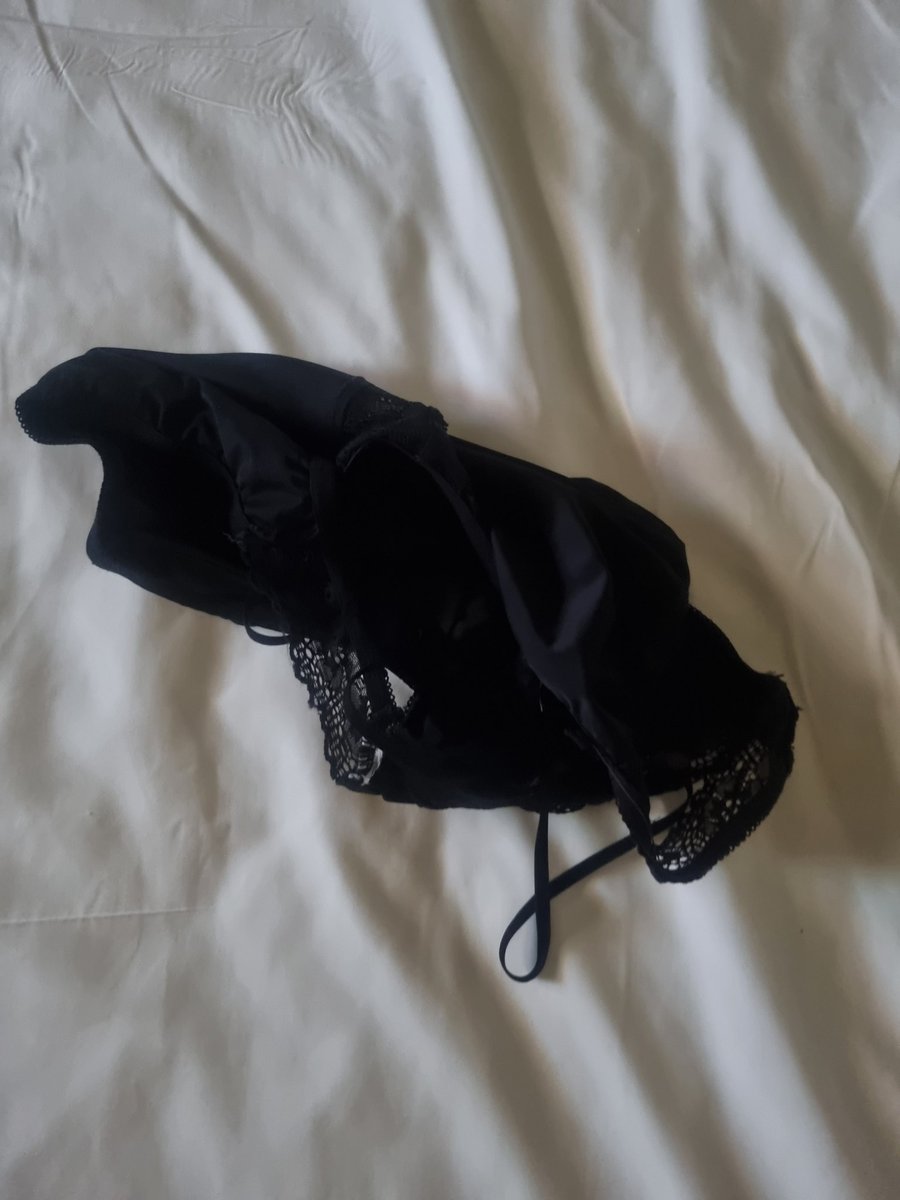 자연산 가슴에 자부심이 있던 50대 여성
깊숙하게 넣어달라면서 다리를 활짝 벌리네요.
자기야 소리를 연발하면서 제대로 느낄줄 아는 여자였습니다.
#유부녀 #대물 #미시 #암캐