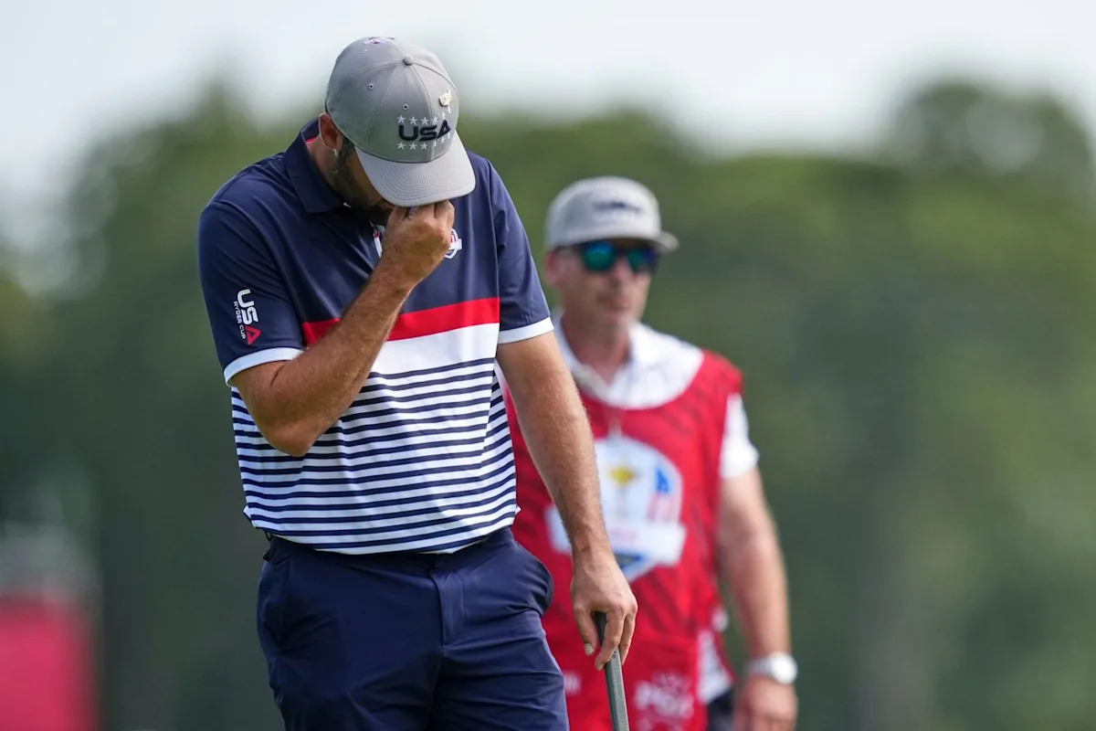 FoGOLF's tweet image. Scottie Scheffler goes 0-2, the worst first day at the Ryder Cup for a world No. 1 since Tiger Woods
 
fogolf.com/1063328/scotti…
 
#Foursomes #JonRahm #MattFitzpatrick #RussellHenley #RyderCup #ScottieScheffler #TigerWoods