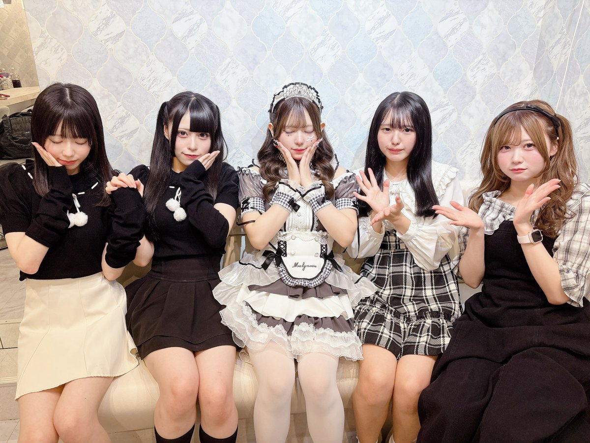 andtale_akiba's tweet photo. 🎀 9/27(土)15:00～23:00 🎀

しのあ♡@antl_shinoa -21
しお♡@antl_shio 
🩶みこ🩶@antl_miko 
るん♡@antl_run -22
こいぬ♡@antl_koinu -21
りずむ♡@antl_rizumu 18-
うゆ♡@antl_uyu 18-
甘苺♡@antl_amai 19-

*.+ﾟ🎂みこ生誕&amp;卒業🎓⟡.·
たくさんのお祝いお待ちしております🤍 https://t.co/VQRcvXIwYM