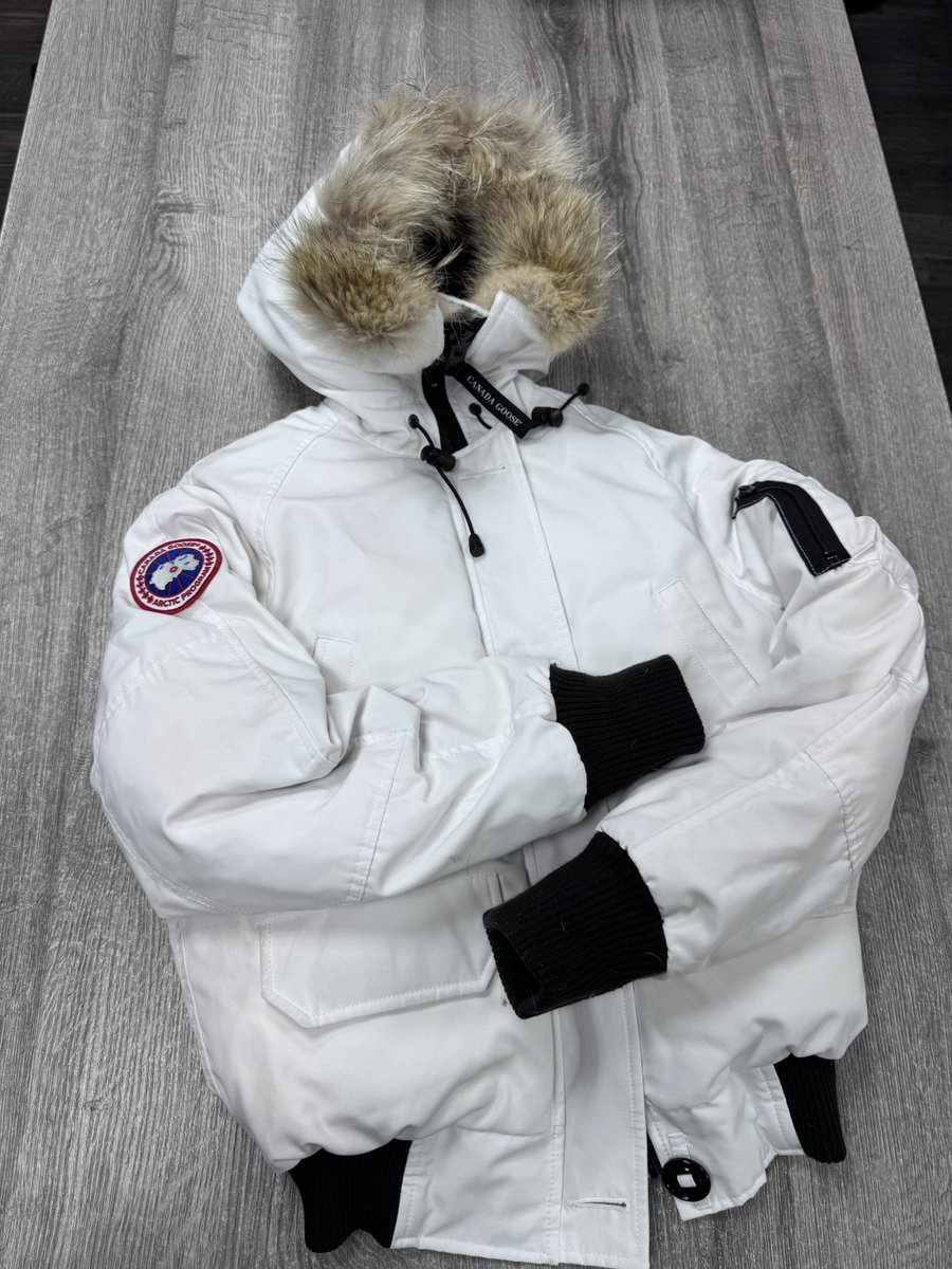Kijk zo doen wij dat, #Parajumper/ #Woolrich/ #Canada Goose/ #Moncler jassen.