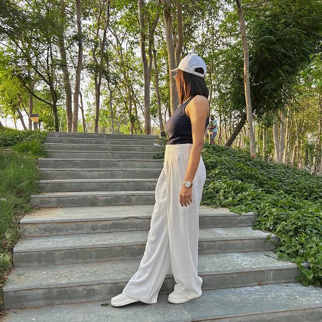ash38844's tweet image. Confidence is my favorite outfit and today I’m wearing it with ease❤Nature, peace and a little bit of style along the way #ConfidenceAndStyle #NatureWalks #ChicAndSimple #PositiveVibes #ClassyMood#GoldenHour #PeacefulMind #NatureVibes #SerenitySteps #WeekendMood #WanderAndWonder