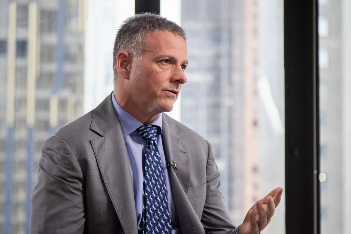 zerodhamarkets's tweet image. David Einhorn, who shorted Lehman before 2008, is warning that the AI boom could wipe out staggering amounts of capital — even if AI turns out to be transformative.

“The numbers are so extreme it’s hard to understand them… there’s a reasonable chance a tremendous amount of…