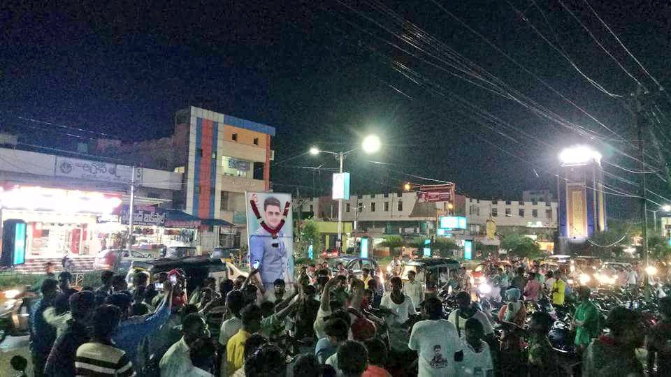 urstrulygautam_'s tweet image. Some moments aren’t just memories… they’re lifetime treasures ❤️

#Spyder Celebrations At Anantapur Shanthi Theater

@urstrulyMahesh #SSMB29