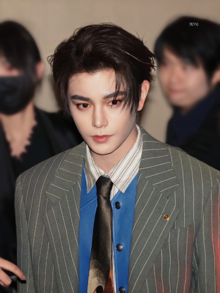 CmAnnann's tweet photo. DING YUXI AT VERSACE MFW
 #DingYuxi_VersaceMFW
@Versace https://t.co/nKpkpG1jPL