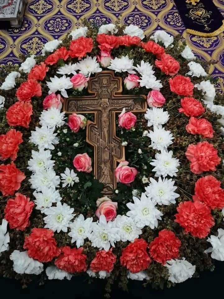 Крсту Твоме клањамо се Господе, и свето васкрсење Твоје славимо