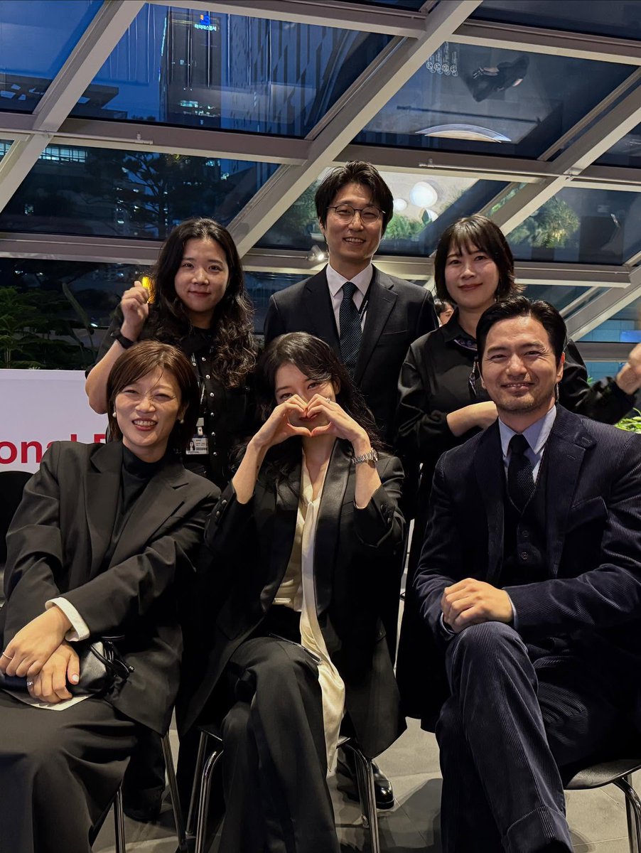 #SUZY instagram update 

🐰: “BIFF night 
#실연당한사람들을위한일곱시조찬모임”