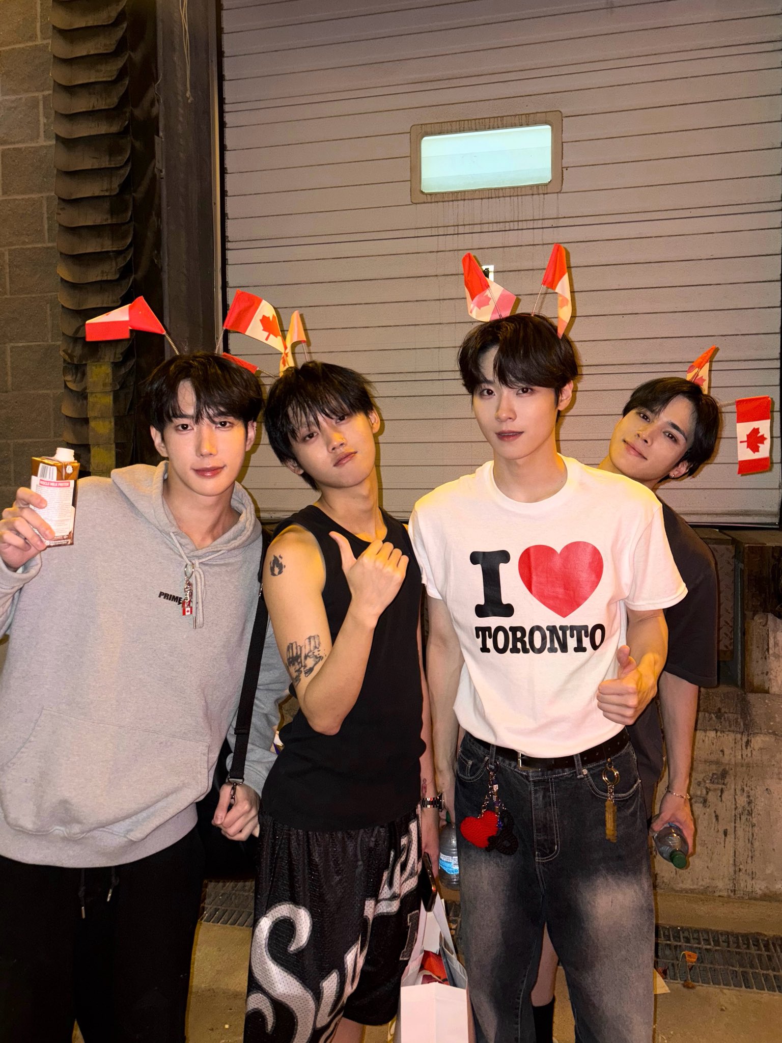 ONEPACT リリイベ　ツーショット　ジェイ RICKY POKING MATTHEW CHEEK OMG they are the cutest __