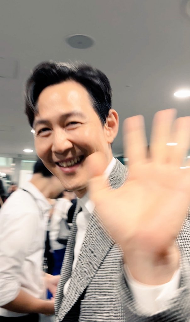 Lee Jung-Jae, you are the 52-year-old cutest man in the world, you know that? 🥹