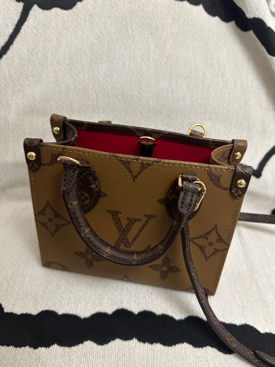 ✨ Bags carry not only daily necessities, but also women's attitude and wisdom. True elegance never relies on glitz, but lies in the style in the details and the calmness in the state of mind 💼💎