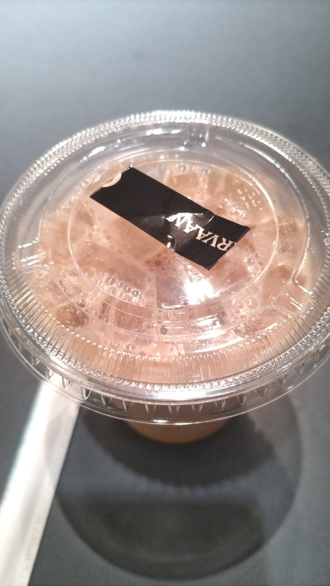 横浜高島屋地下のファーイーストバザールでデーツミルク