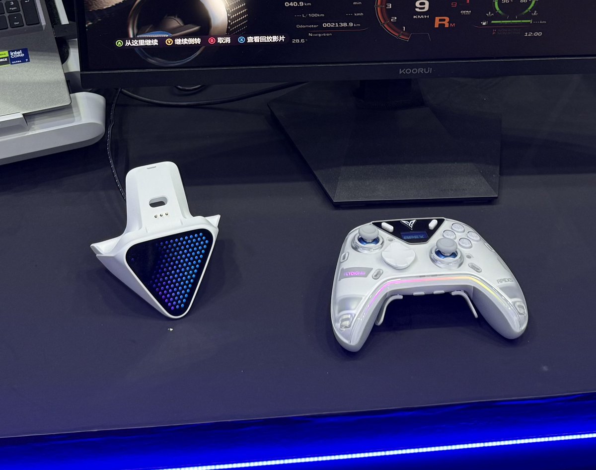 Chrono_core16's tweet photo. FLYDIGIブース
#TGS2025 #FLYDIGI https://t.co/K8si9QordX