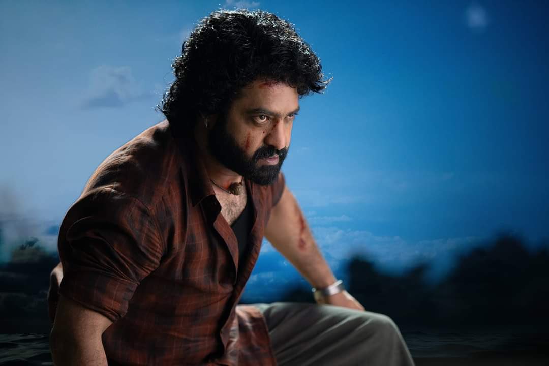 Its_CineHub's tweet photo. #JRNTR without any Promotions in Hindi did 65cr net with Devara last year which was more than Many HINDI and Telugu Films 🔥

Proves his STAR POWER in NORTH and I am 100% sure #NTRNeel will consolidate it further to EPIC LEVEL 🧨🧨💥💥 #1YearofDevara  @tarak9999 https://t.co/6x6A08Z1Kb