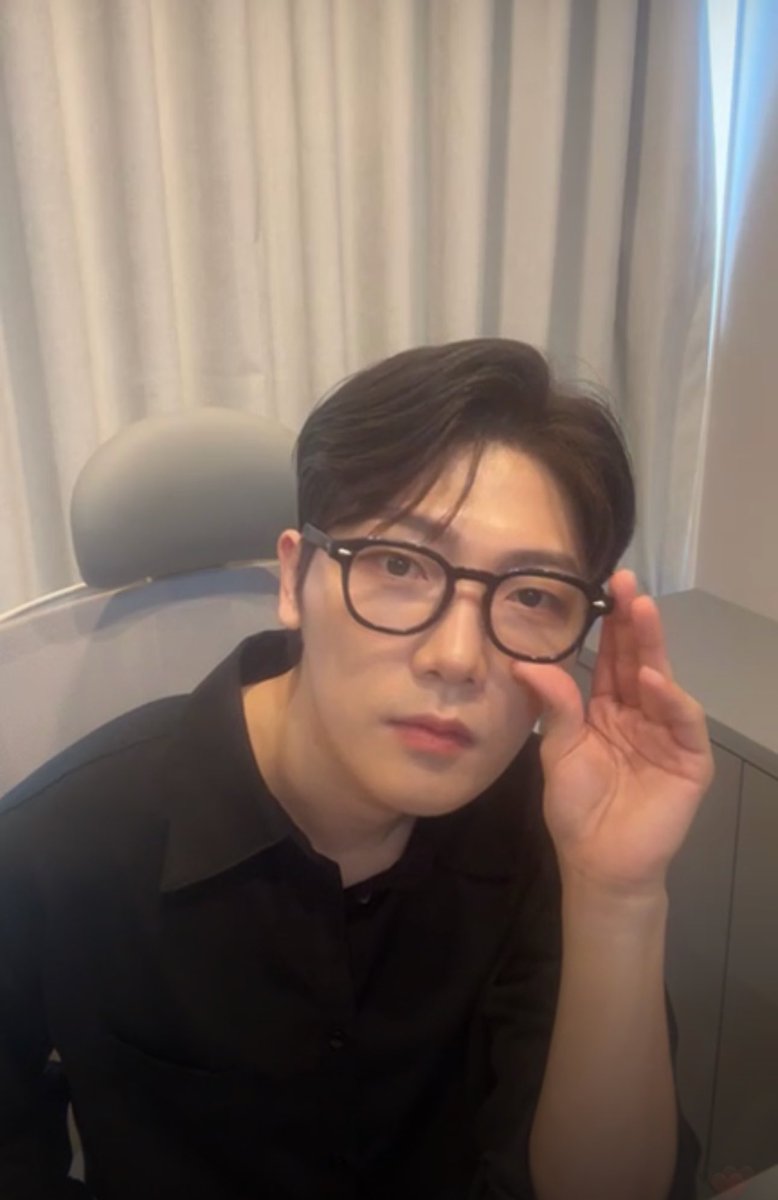 s 🦊 ૮ ˶ᵔ ᵕ ᵔ˶ ა tweet media