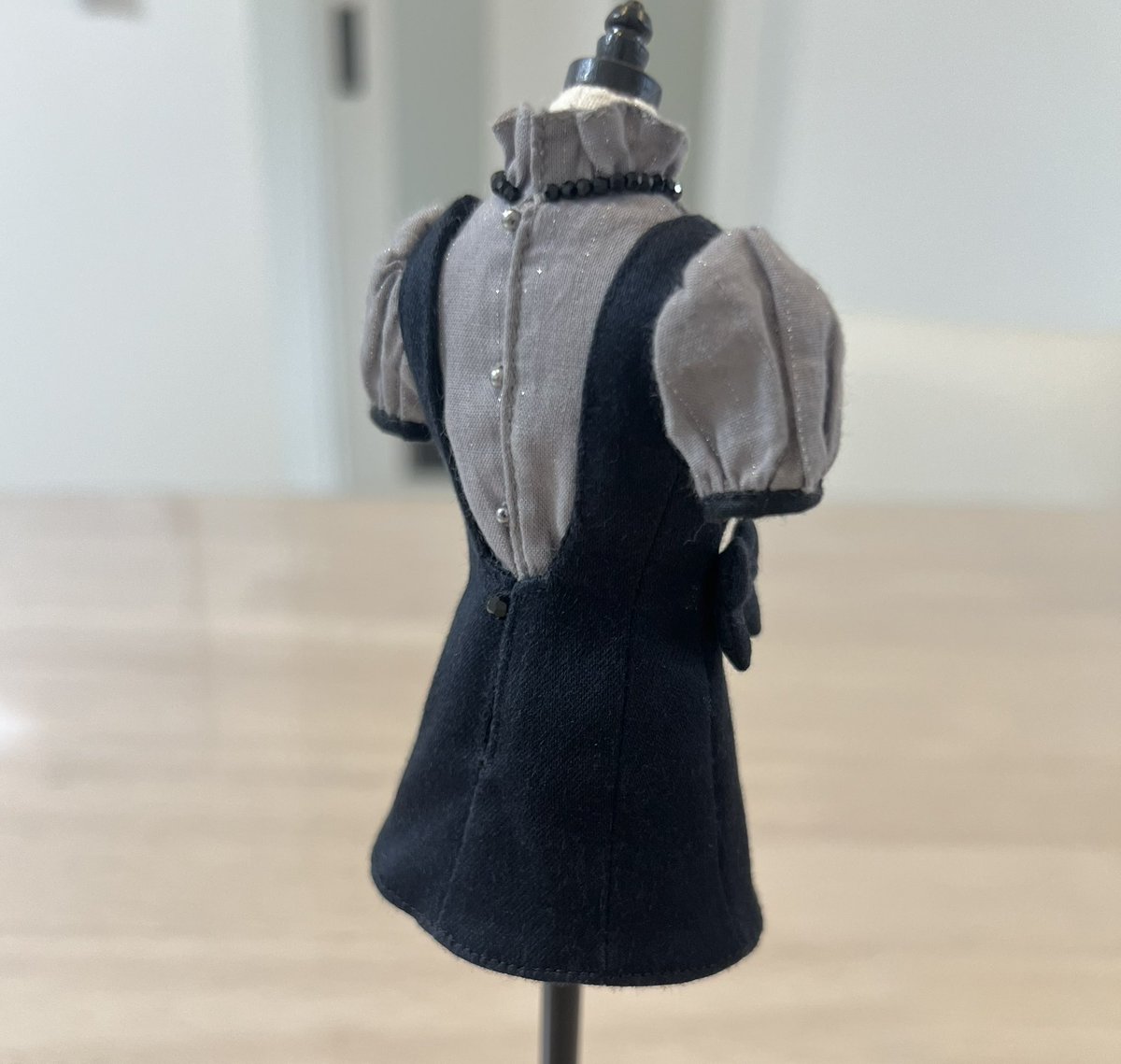calvinrooooot's tweet photo. 間に合うか微妙なところですが、少しだけハロウィン服作って販売したいと思っています。（22cmサイズ）
よく見ると腰のリボンに蜘蛛のチャーム。苦手な方もいるかも‥ https://t.co/ZNBfwWkmLM
