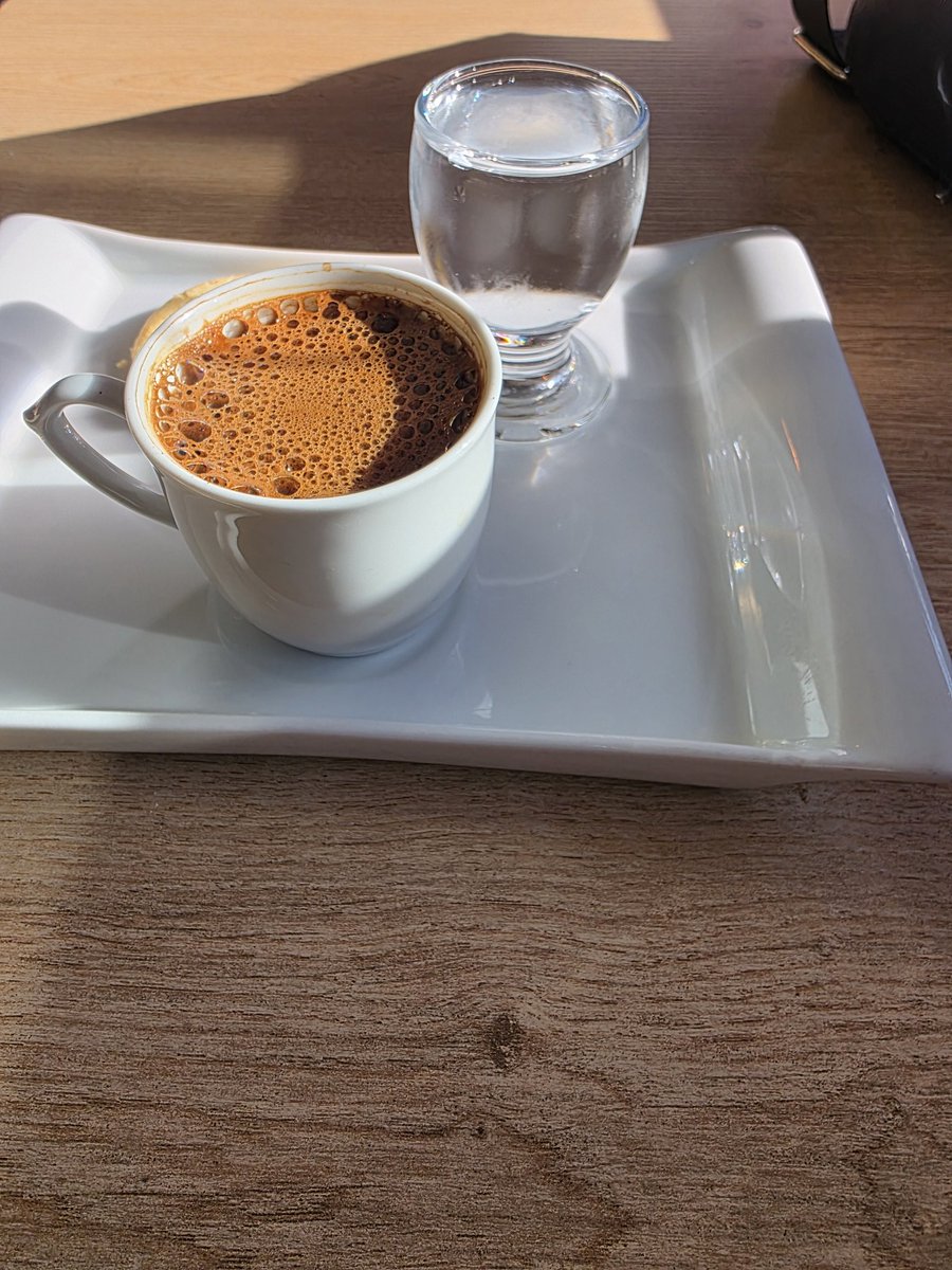 Başrolde oynamanız gerekirken figüran muamelesi görüyorsanız; oyun size göre yazılmamıştır..
Varlığınızın hakkı teslim edilmediği yerde yokluğunuz en güzel cevaptır...
#Günaydınlar