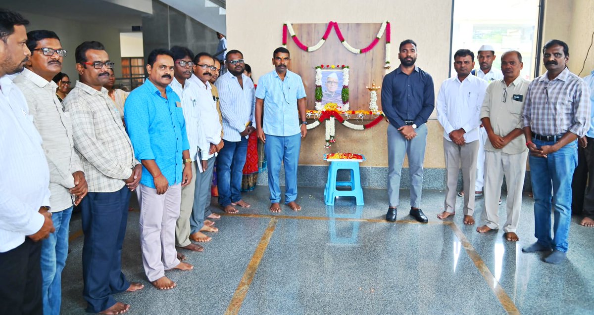 ఉద్యమాల ఊపిరి... కొండా లక్ష్మణ్ బాపూజీ

ఆయన ఆశయాల సాధనకోసం కృషి చేయాలి - జిల్లా కలెక్టర్ సత్యప్రసాద్

శనివారం సమీకృత జిల్లా కార్యాలయాల సముదాయంలో బి.సి సంక్షేమ శాఖ ఆధ్వర్యంలో ఏర్పాటు చేసిన
స్వాతంత్య్ర సమరయోధుడు, హైదరాబాద్ సంస్థాన ప్రజలకోసం నిజాం ను ఎదిరించిన యోధుడు,తెలంగాణ