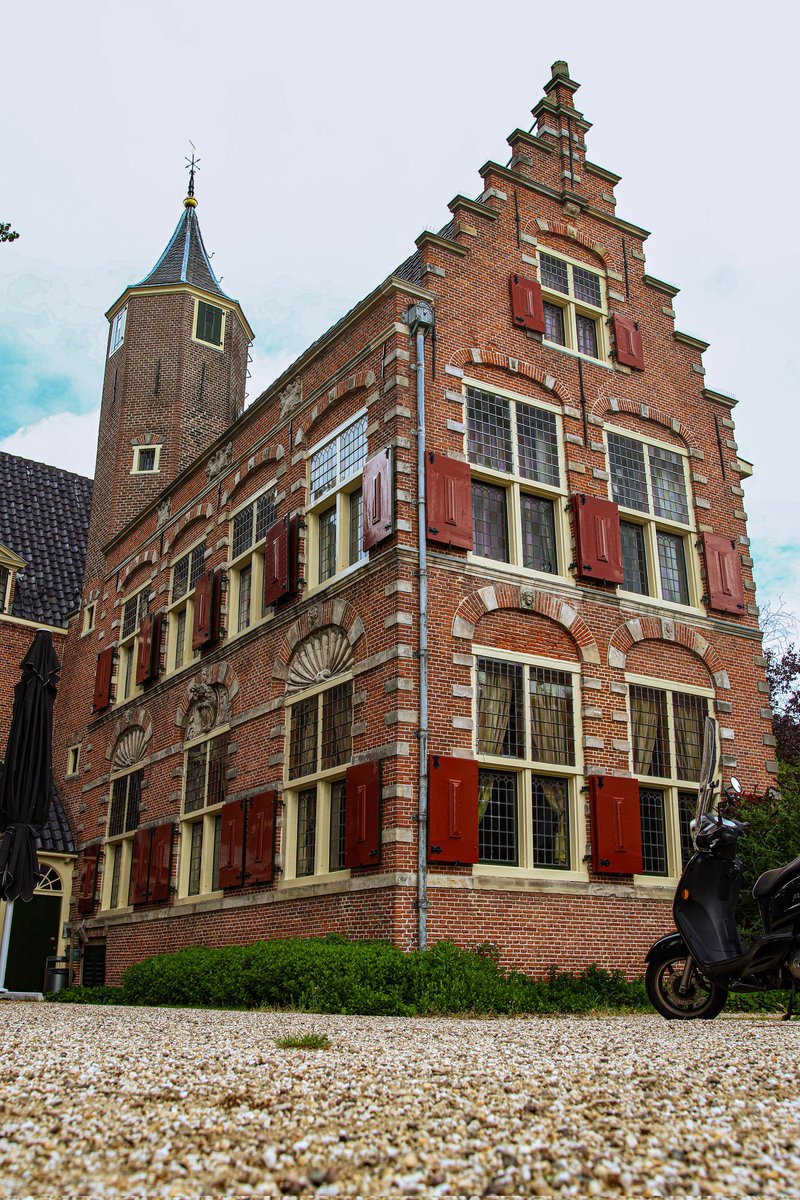 dinobreezy's tweet photo. #Goodmorning ☕️ Have a great Saturday with the Sint-Sebastiaansdoelen, also known as the Doelengebouw. 
Build in 1561 
Served as the guild house of the civil guard of Alkmaar.
Nowadays in use as Restaurant "De Lindetuin"

#SaturdayMotivation #guildhouse #doelengebouw #alkmaar https://t.co/GqA7g1kUMq